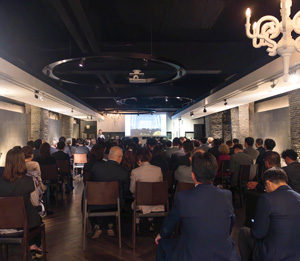 マグリット 法人向け宴会シーン 社員総会